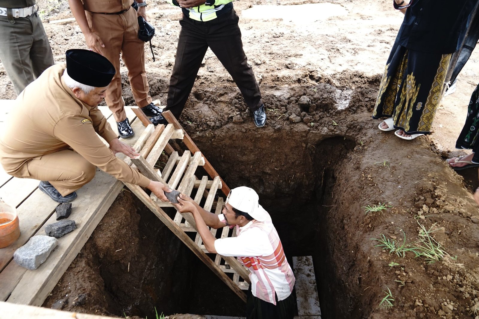 Bupati Malang Letakkan Batu Pertama Pembangunan Masjid dan Ponpes An Nur 3 Al Qusyairi di Bululawang