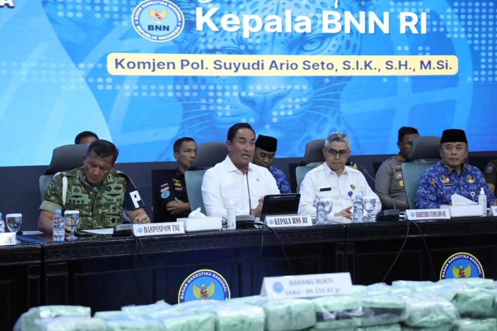 Portal Berita Indonesia dan Dunia Terkini Hari Ini, Update Harian Terbaru, Terlengkap, Tajam, Aktual dan Berimbang. Gelar Operasi Bersama, BNN Bentuk Sinergitas dengan TNI, Polri Berantas dan Pulihkan Kampung Narkoba - Teropong Rakyat