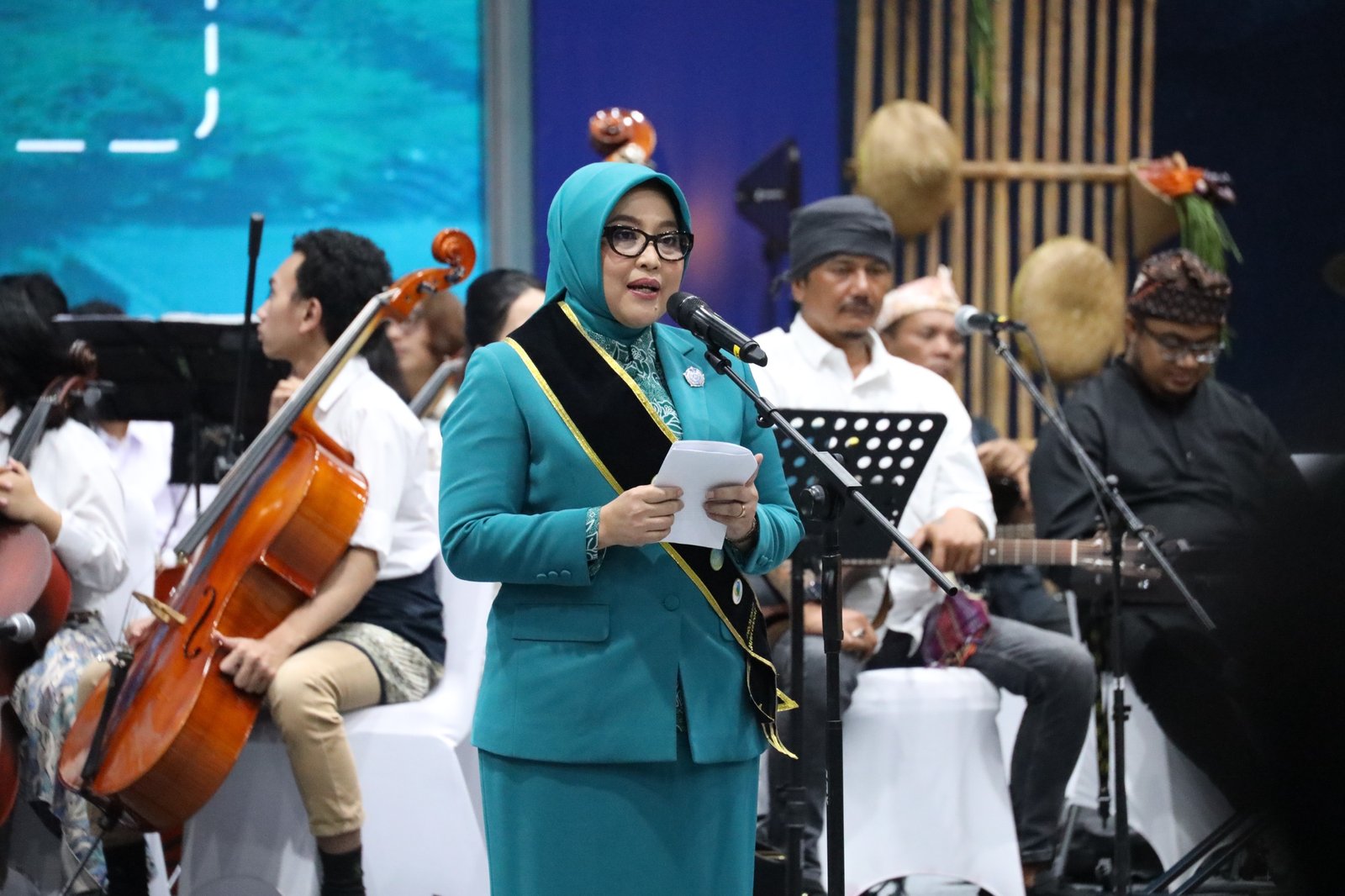 Portal Berita Indonesia dan Dunia Terkini Hari Ini, Update Harian Terbaru, Terlengkap, Tajam, Aktual dan Berimbang. PKK Kota Bekasi Hadiri Puncak Peringatan HKG PKK ke-53 Jawa Barat di Bandung - Teropong Rakyat