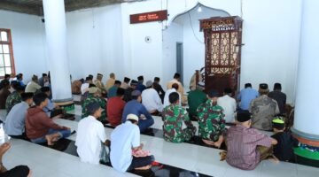 Di Tengah Pembangunan Desa, Satgas TMMD ke-126 Kodim 1505/Tidore Tetap Istiqamah Beribadah