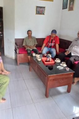 Anak di Tumpang Telepon 110 Adukan Ibu yang Memukulnya, Polisi Datang Beri Nasihat