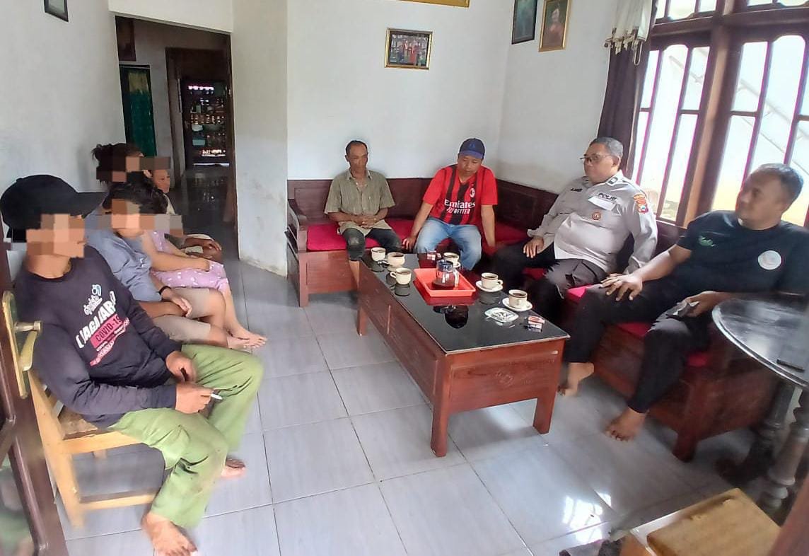 Anak di Tumpang Telepon 110 Adukan Ibu yang Memukulnya, Polisi Datang Beri Nasihat