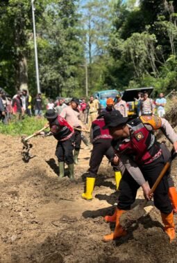 TNI/Polri dan BPBD Sigap Bersihkan Material Longsor di Ngantang