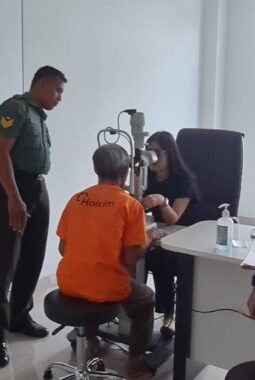 Kodim 0818 Malang-Batu dan Yayasan ISHK Tolaram Gelar Operasi Katarak Gratis dengan Pendampingan Babinsa Koramil 0818-23/Jabung