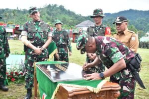 Portal Berita Indonesia dan Dunia Terkini Hari Ini, Update Harian Terbaru, Terlengkap, Tajam, Aktual dan Berimbang. Lebakharjo Berpesta: TMMD 126 Resmi Ditutup Wakasad - Teropong Rakyat