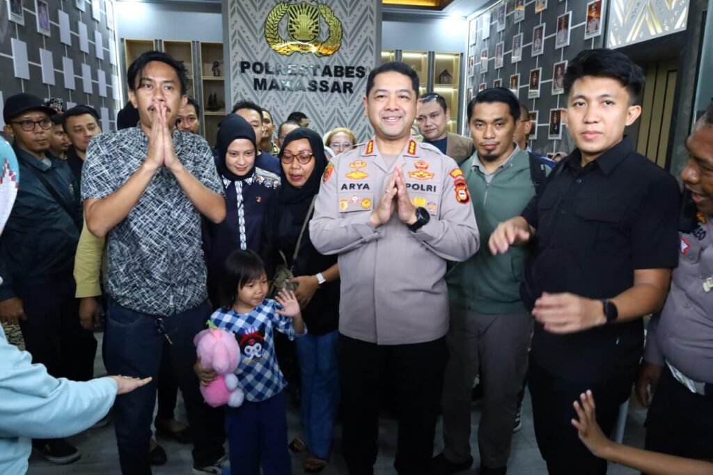 Portal Berita Indonesia dan Dunia Terkini Hari Ini, Update Harian Terbaru, Terlengkap, Tajam, Aktual dan Berimbang. Polrestabes Makassar Berhasil Temukan Balita Hilang, Bilqis (4), di Jambi - Teropong Rakyat