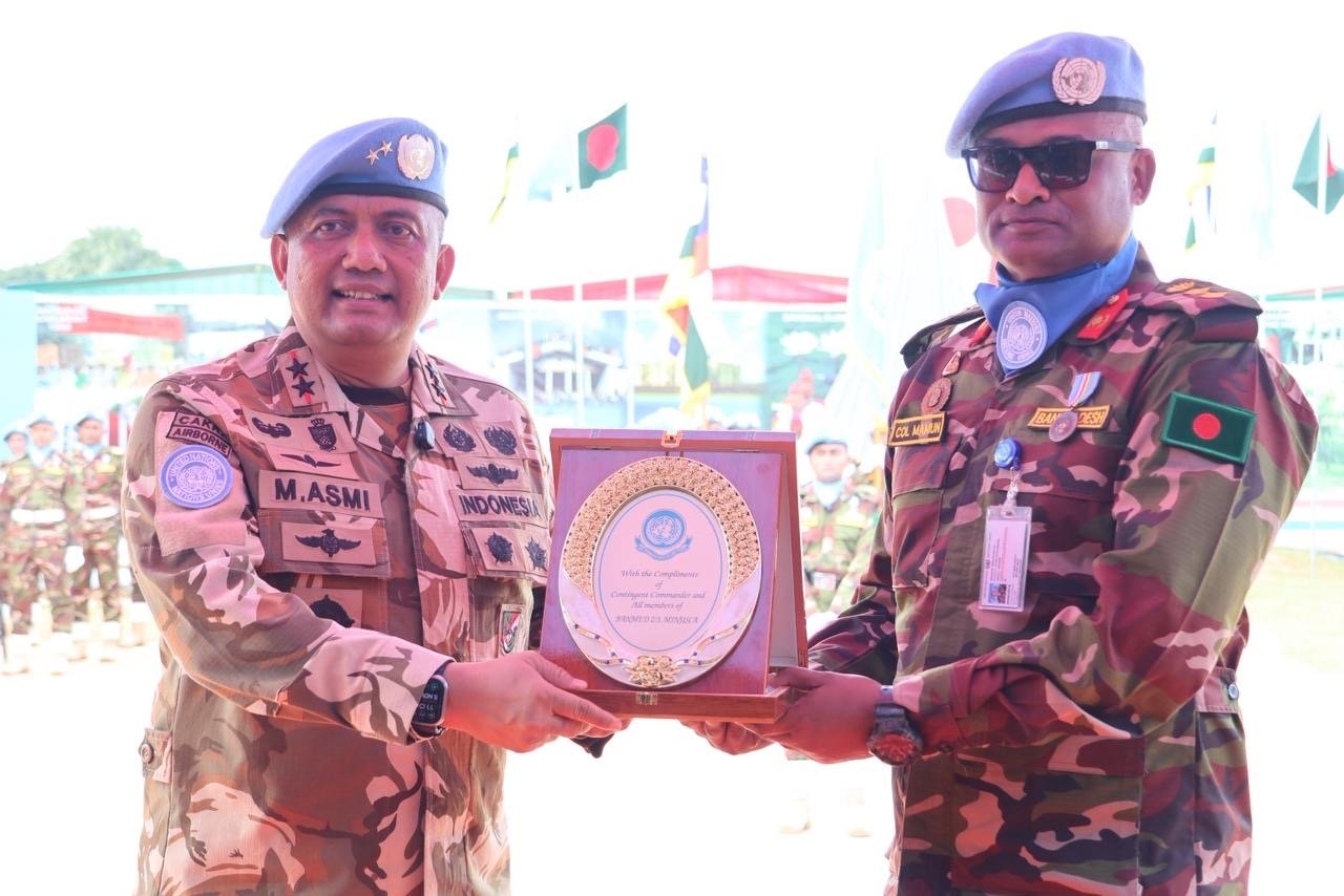 Portal Berita Indonesia dan Dunia Terkini Hari Ini, Update Harian Terbaru, Terlengkap, Tajam, Aktual dan Berimbang. Mayjen TNI Maychel Asmi: Medali Ini Bukti Ketangguhan dan Kemanusiaan Prajurit MINUSCA - Teropong Rakyat