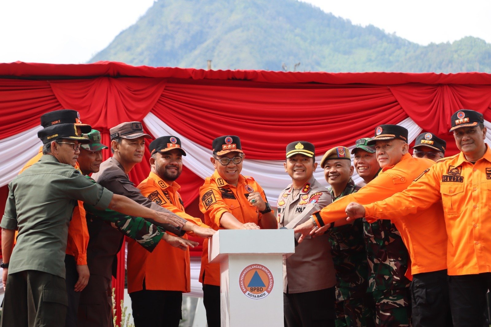 Polres Batu siagakan Pamapta dalam menghadapi Ancaman Bencana Hidrometeorologi untuk melayani masyarakat