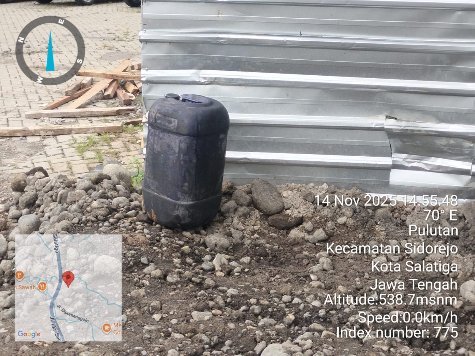 Pekerjaan Jalan Masuk UIN Salatiga Dipertanyakan: Siapa Bertanggung Jawab atas Dugaan Penyimpangan dan Penggunaan Solar Subsidi? - Teropong Rakyat