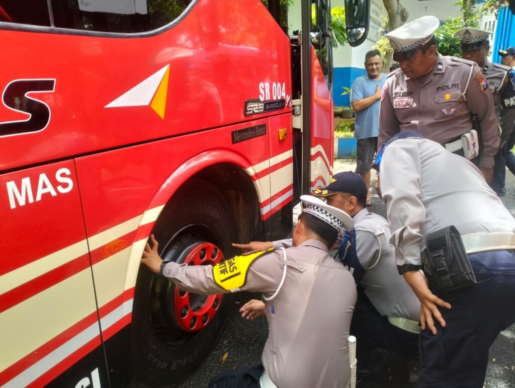 Polres Malang Gelar Ramp Check di Terminal Kepanjen, Bus Antarprovinsi Jadi Sasaran Operasi Zebra - Teropong Rakyat
