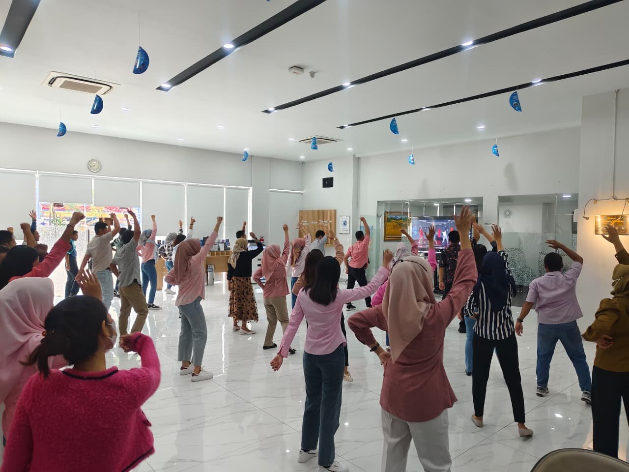 BRI BO Jakarta Daan Mogot Gelar Senam Bersama