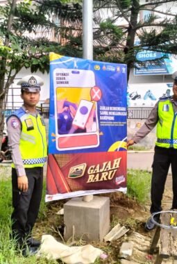 Ops Zebra Semeru, Polres Malang Pasang Baliho Imbauan di Titik Rawan Kecelakaan