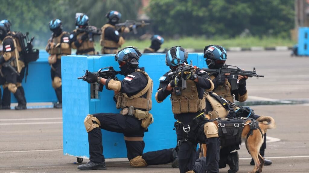 Portal Berita Indonesia dan Dunia Terkini Hari Ini, Update Harian Terbaru, Terlengkap, Tajam, Aktual dan Berimbang. Polri Terkait Perdamaian Gaza Brimob Siapkan 350 Personel - Teropong Rakyat