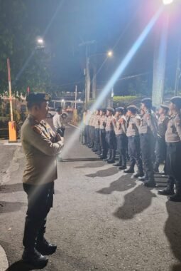 Gunung Semeru Naik ke Level Awas, Polres Malang Siagakan Personel dan Koordinasi Evakuasi