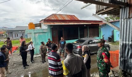 Tindaklanjuti Aduan Warga, Babinsa Koramil Timika Dampingi Tim Gabungan Lakukan Peninjauan Kandang Ayam - Teropong Rakyat
