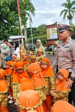 Operasi Zebra Semeru 2025, Satlantas Polres Malang Ajak 137 Murid TK Muslimat NU Dewi Masitoh I Belajar Tertib Lalu Lintas