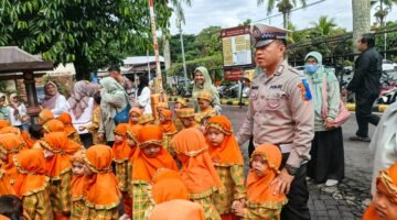 Operasi Zebra Semeru 2025, Satlantas Polres Malang Ajak 137 Murid TK Muslimat NU Dewi Masitoh I Belajar Tertib Lalu Lintas