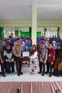 Satlantas Polres Malang Raih Penghargaan dari Diknas, Dinilai Konsisten Edukasi Keselamatan Lalu Lintas