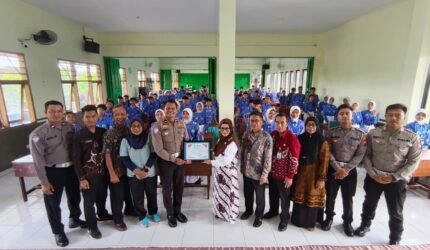 Satlantas Polres Malang Raih Penghargaan dari Diknas, Dinilai Konsisten Edukasi Keselamatan Lalu Lintas - Teropong Rakyat