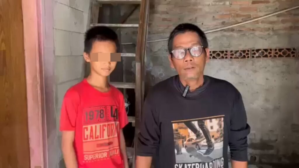 Portal Berita Indonesia dan Dunia Terkini Hari Ini, Update Harian Terbaru, Terlengkap, Tajam, Aktual dan Berimbang. Orang Tua Bocah yang Diselamatkan Polisi di Koja: “Terima Kasih Sebesar-besarnya, Anak Saya Sudah Sehat” - Teropong Rakyat