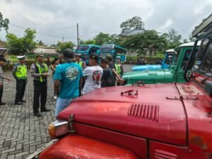 Satlantas Polres Malang Gandeng Komunitas Jeep Sosialisasikan Tertib Berlalu Lintas - Teropong Rakyat