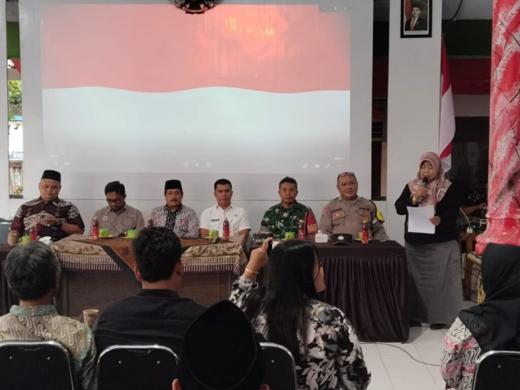 Portal Berita Indonesia dan Dunia Terkini Hari Ini, Update Harian Terbaru, Terlengkap, Tajam, Aktual dan Berimbang. Musdesus Desa Rejosari Sepakati Dukungan Pinjaman Koperasi Merah Putih Tahun 2025 - Teropong Rakyat