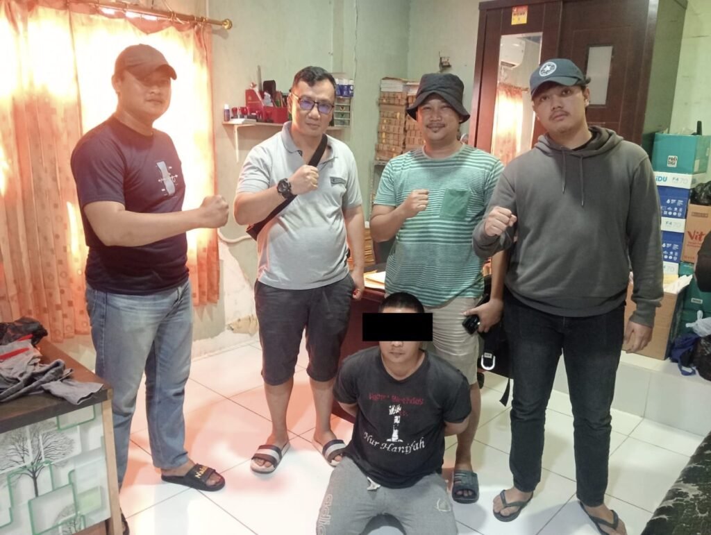 Portal Berita Indonesia dan Dunia Terkini Hari Ini, Update Harian Terbaru, Terlengkap, Tajam, Aktual dan Berimbang. Polsek Senen Bekuk Penusuk Sadis di Pasar Gaplok, Jakarta Pusat! - Teropong Rakyat