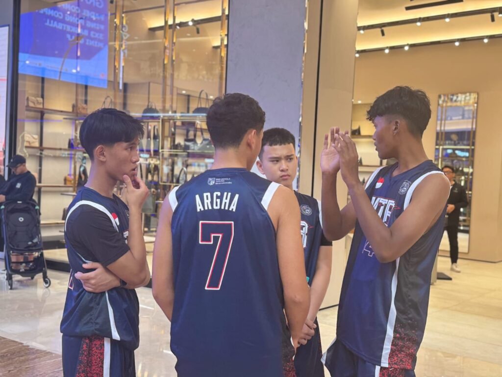 Portal Berita Indonesia dan Dunia Terkini Hari Ini, Update Harian Terbaru, Terlengkap, Tajam, Aktual dan Berimbang. Tim Basket SMA KTB Sabet Juara 1 Turnamen Pakuwon Sport 3 on 3 Basketball U16 - Teropong Rakyat
