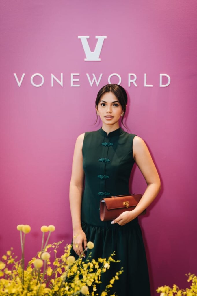 Portal Berita Indonesia dan Dunia Terkini Hari Ini, Update Harian Terbaru, Terlengkap, Tajam, Aktual dan Berimbang. Voneworld x Davika Hoorne Hadirkan The DAVI Bag: Perpaduan Elegansi Modern dan Tren Elongated Silhouette, Diluncurkan di Website Resmi dan Eksklusif di Shopee - Teropong Rakyat