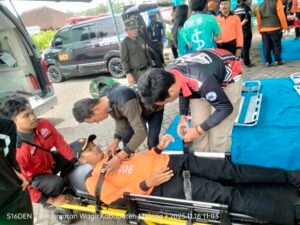 Portal Berita Indonesia dan Dunia Terkini Hari Ini, Update Harian Terbaru, Terlengkap, Tajam, Aktual dan Berimbang. Pelatihan Penanganan dan Evakuasi Emergency Dasar di Wagir Disambut Antusias, Puluhan Relawan Ikuti Kegiatan - Teropong Rakyat