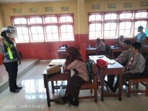 Ops Zebra Semeru 2025:Siswa Hingga Komunitas Vespa Dapat Sosialisasi Tertib Lalu lintas - Teropong Rakyat
