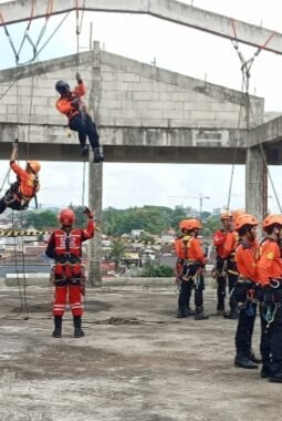 Senkom Mitra Polri Kota Malang Gelar Pelatihan Vertical Rescue, Tingkatkan Kesiapsiagaan Anggota