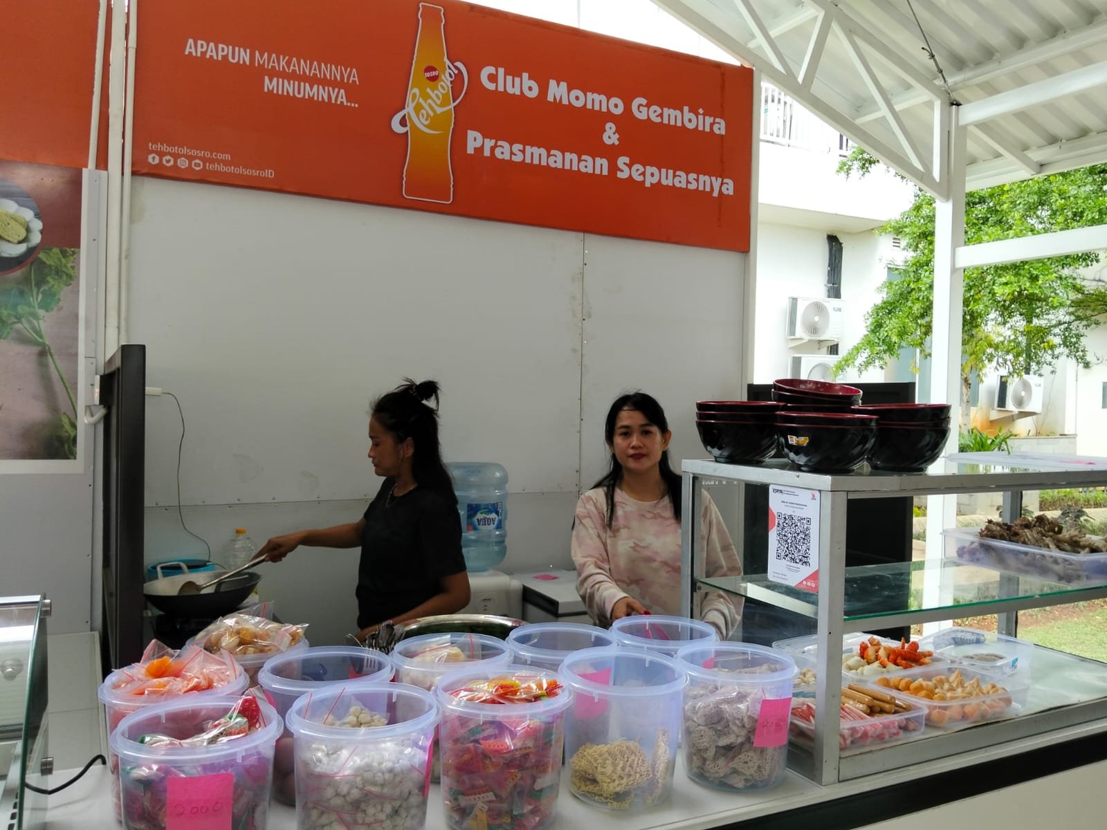 Portal Berita Indonesia dan Dunia Terkini Hari Ini, Update Harian Terbaru, Terlengkap, Tajam, Aktual dan Berimbang. Santy Momo Hadirkan Seblak Prasmanan di Citra Living, Pelanggan Puji Rasa dan Pilihan Topping - Teropong Rakyat