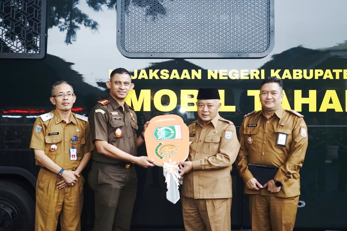 Pemkab Malang Hibahkan Mobil Tahanan untuk Kejari, Perkuat Sinergi Penegakan Hukum