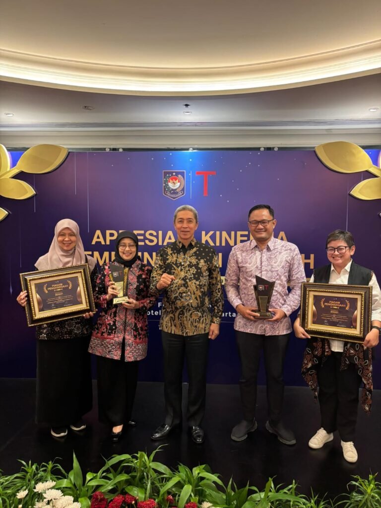 Portal Berita Indonesia dan Dunia Terkini Hari Ini, Update Harian Terbaru, Terlengkap, Tajam, Aktual dan Berimbang. Kota Bogor Sabet Dua Penghargaan Nasional di Bidang Kesehatan - Teropong Rakyat