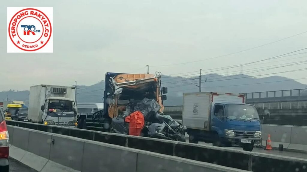 Kecelakaan Beruntun Libatkan 9 Kendaraan di Tol Cipularang, 1 Tewas dan 5 Luka-Luka - Teropong Rakyat