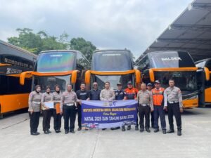 Satlantas Polres Malang Cek Ketat Bus Pariwisata Jelang Nataru - Teropong Rakyat