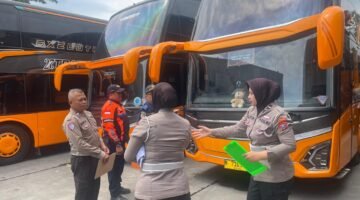 Satlantas Polres Malang Cek Ketat Bus Pariwisata Jelang Nataru