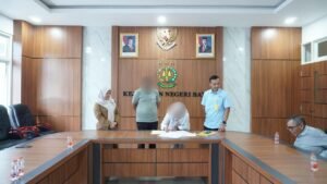 Portal Berita Indonesia dan Dunia Terkini Hari Ini, Update Harian Terbaru, Terlengkap, Tajam, Aktual dan Berimbang. Kejari Batu,Usai Selamatkan Aset Negara RP.522,2 Milyar,Kini Selamatkan Sebuah Rumah Tangga - Teropong Rakyat