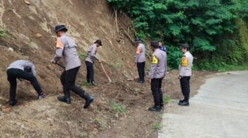 Polsek Ngantang dan SAR Brimob Malang Gelar Patroli Gabungan Mitigasi Bencana Longsor di Daerah Rawan