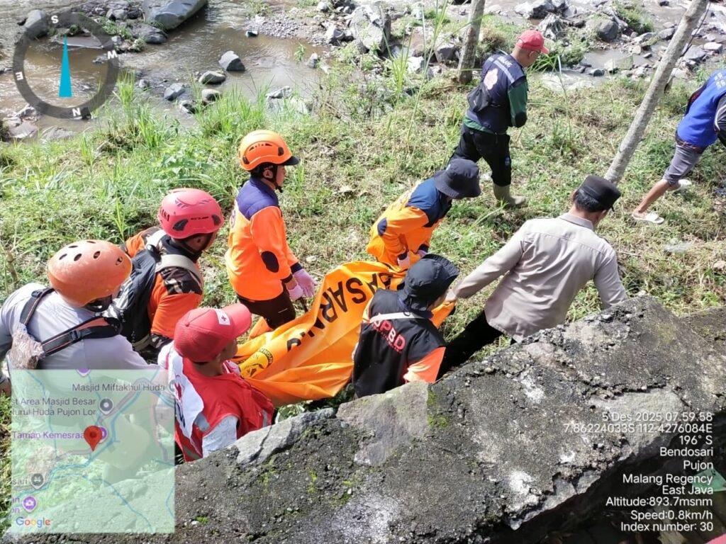 Portal Berita Indonesia dan Dunia Terkini Hari Ini, Update Harian Terbaru, Terlengkap, Tajam, Aktual dan Berimbang. Berkat Kerja Keras Tim Gabungan Berbuah Hasil,Korban Lakalantas Hanyut Berhasil Ditemukan - Teropong Rakyat