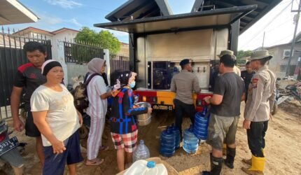 Air Bersih Didistribusikan, Polda Sumut Bantu Pulihkan Kondisi Masyarakat Tapteng - Teropong Rakyat