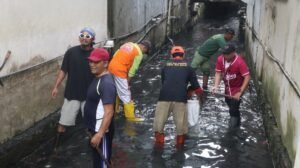 Portal Berita Indonesia dan Dunia Terkini Hari Ini, Update Harian Terbaru, Terlengkap, Tajam, Aktual dan Berimbang. Minimalisir Daerah Rawan Banjir, Wali Kota Malang Ajak Giatkan Kerja Bakti - Teropong Rakyat