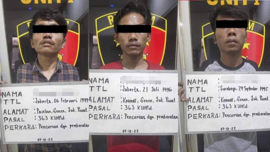 Portal Berita Indonesia dan Dunia Terkini Hari Ini, Update Harian Terbaru, Terlengkap, Tajam, Aktual dan Berimbang. Tiga Pemuda Ditangkap Polisi Usai Curi HP Penumpang di Bus Transjakarta Depan GBK - Teropong Rakyat
