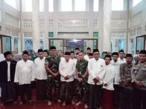 Portal Berita Indonesia dan Dunia Terkini Hari Ini, Update Harian Terbaru, Terlengkap, Tajam, Aktual dan Berimbang. Sholat Subuh Keliling di Bandungrejo: Bupati Malang Ajak Warga Perkuat Ukhuwah dan Kepedulian Sosial - Teropong Rakyat