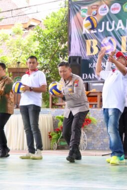Kapolres Malang Cup 2025 Resmi Dibuka, 47 Klub Voli Adu Skill di MAN 1 Malang