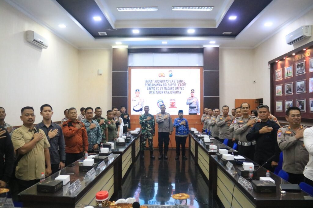 Portal Berita Indonesia dan Dunia Terkini Hari Ini, Update Harian Terbaru, Terlengkap, Tajam, Aktual dan Berimbang. Jelang Arema FC vs Madura United, Polres Malang Matangkan Pengamanan - Teropong Rakyat