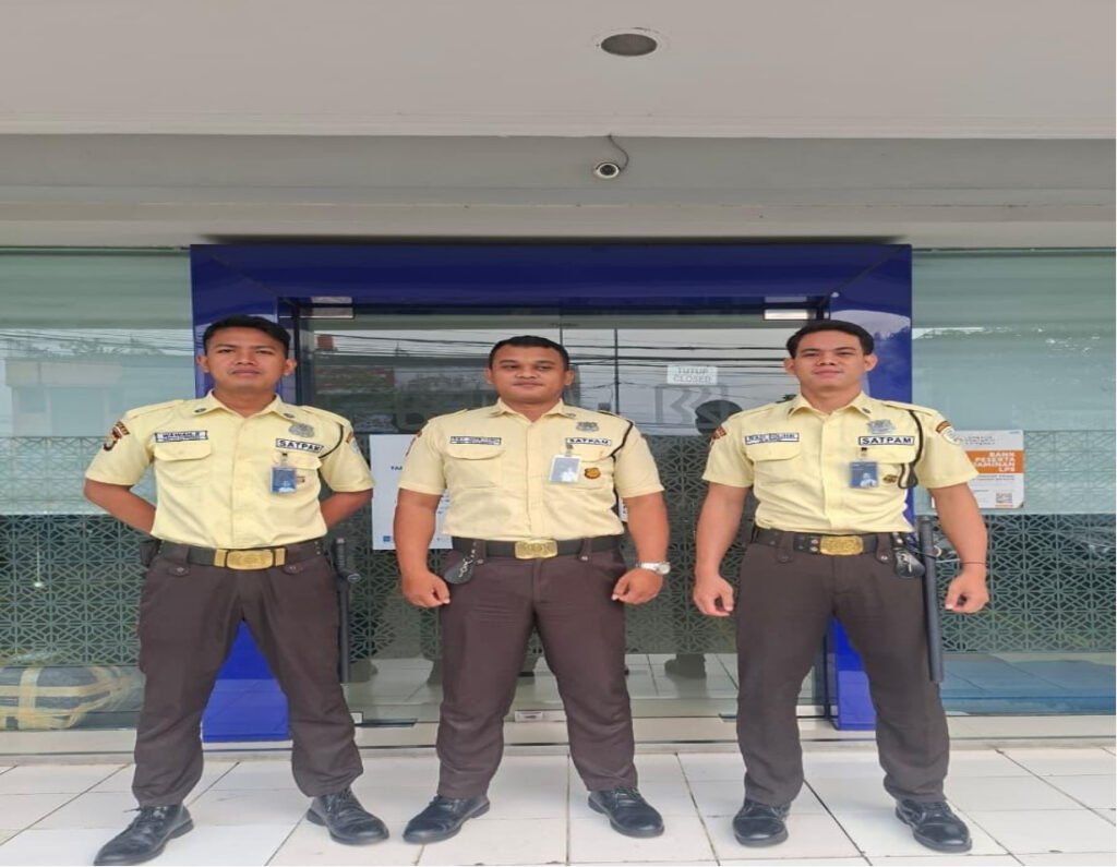 Portal Berita Indonesia dan Dunia Terkini Hari Ini, Update Harian Terbaru, Terlengkap, Tajam, Aktual dan Berimbang. Tim Keamanan BRI Kantor Cabang Tangerang Merdeka Tunjukkan Kesiapsiagaan dan Dedikasi Tinggi - Teropong Rakyat