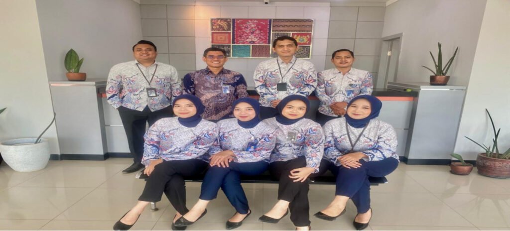 Portal Berita Indonesia dan Dunia Terkini Hari Ini, Update Harian Terbaru, Terlengkap, Tajam, Aktual dan Berimbang. KCP Malingping Dorong Growth Mindset Pegawai demi Pelayanan Terbaik kepada Nasabah - Teropong Rakyat