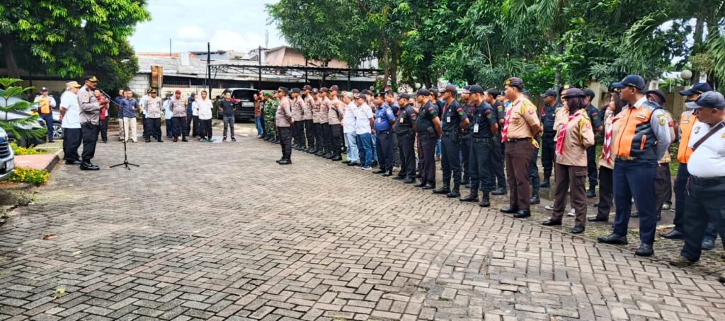 Polsek Kemayoran Gelar Apel Pengamanan Perayaan Malam Tahun Baru - Teropong Rakyat